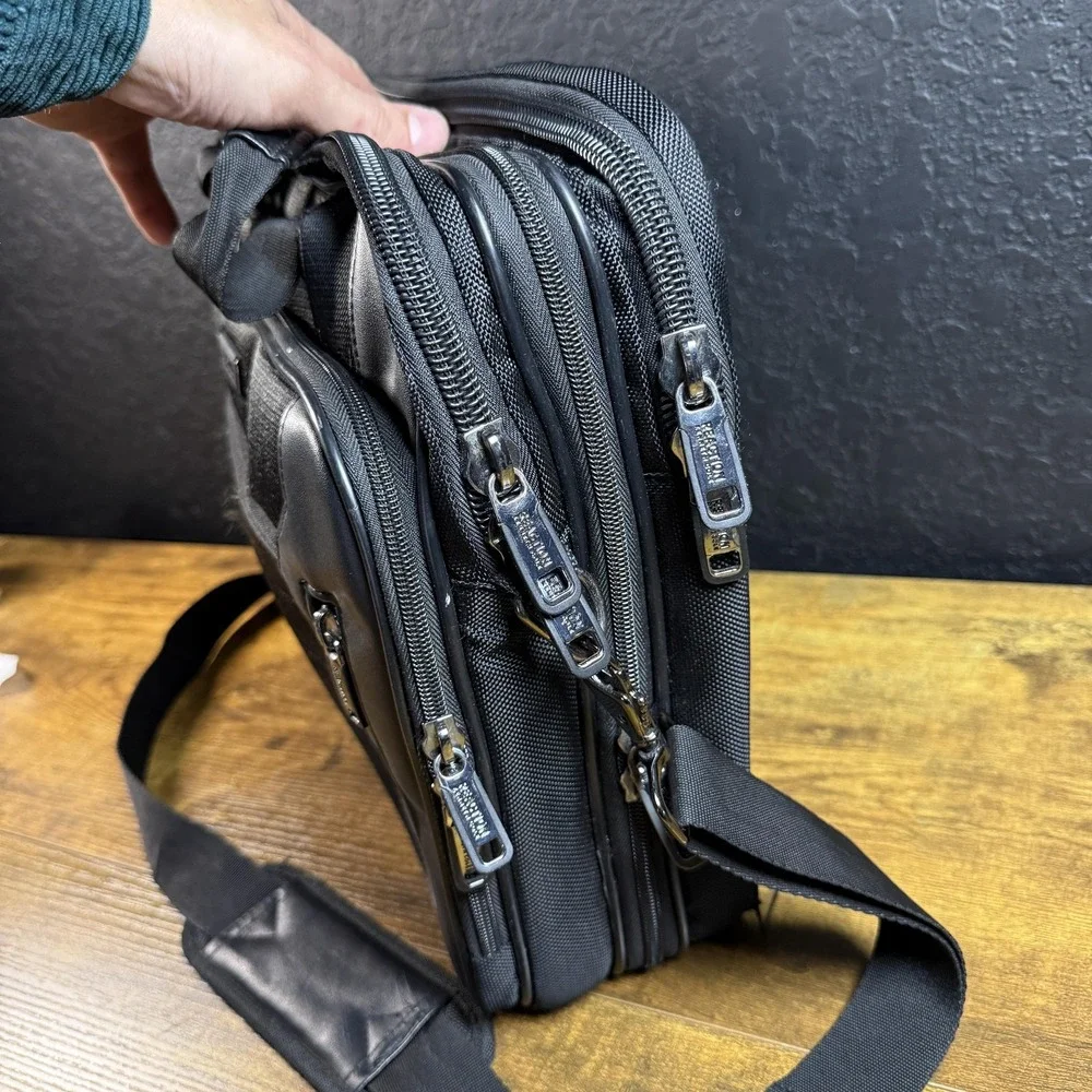 Kenneth Cole Reaction EZ-Scan 538455 Black Ballistic Nylon Briefcase Mens OS